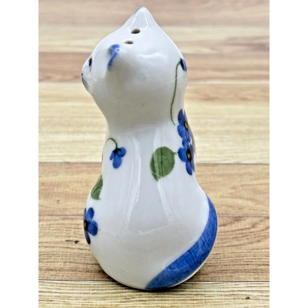 Andrea by Sadek Blue And White Cats Kitties Salt and Pepper Shakers and Tray Set